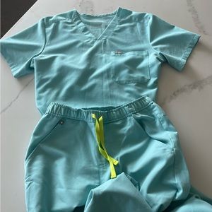 FIGS - AQUA GREEN SCRUB SET *LIMITED EDITION*